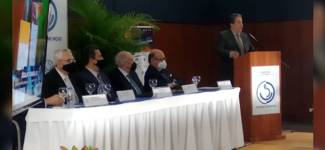Palabras de Leonardo Palacios, presidente de La Cámara de Caracas, durante la presentación ante la LI Asamblea Anual Administrativa de Consecomercio de Tiziana Polesel.