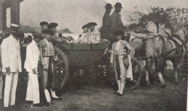 Durante el gobierno del general Guzmán Blanco, las corridas de toros en Caracas se realizaban en terrenos pertenecientes al hipódromo, en Sarría