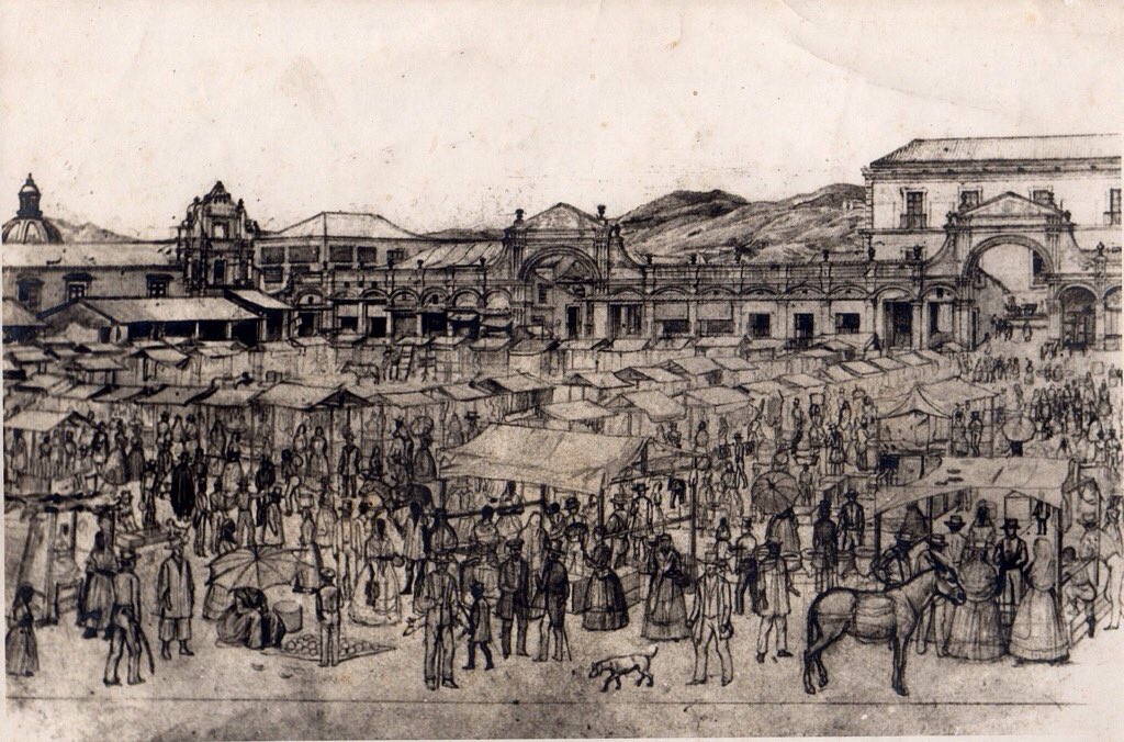 La Plaza Mayor servía para el mercado de víveres. Era muy concurrida en horas tempranas de la mañana, porque así los asistentes podían evitar “los calores del día”