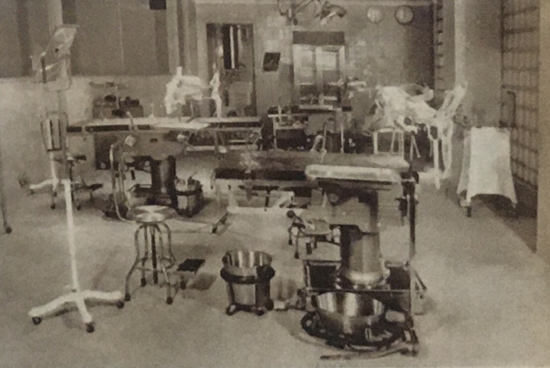 Una de las salas para partos prematuros; equipados con los más modernos equipos médicos de la época.