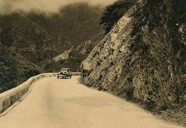 La "Nueva" Carretera Caracas - La Guaira de 27 kilómetros construida durante la dictadura del general Juan Vicente Gómez, entre 1911 y 1924.