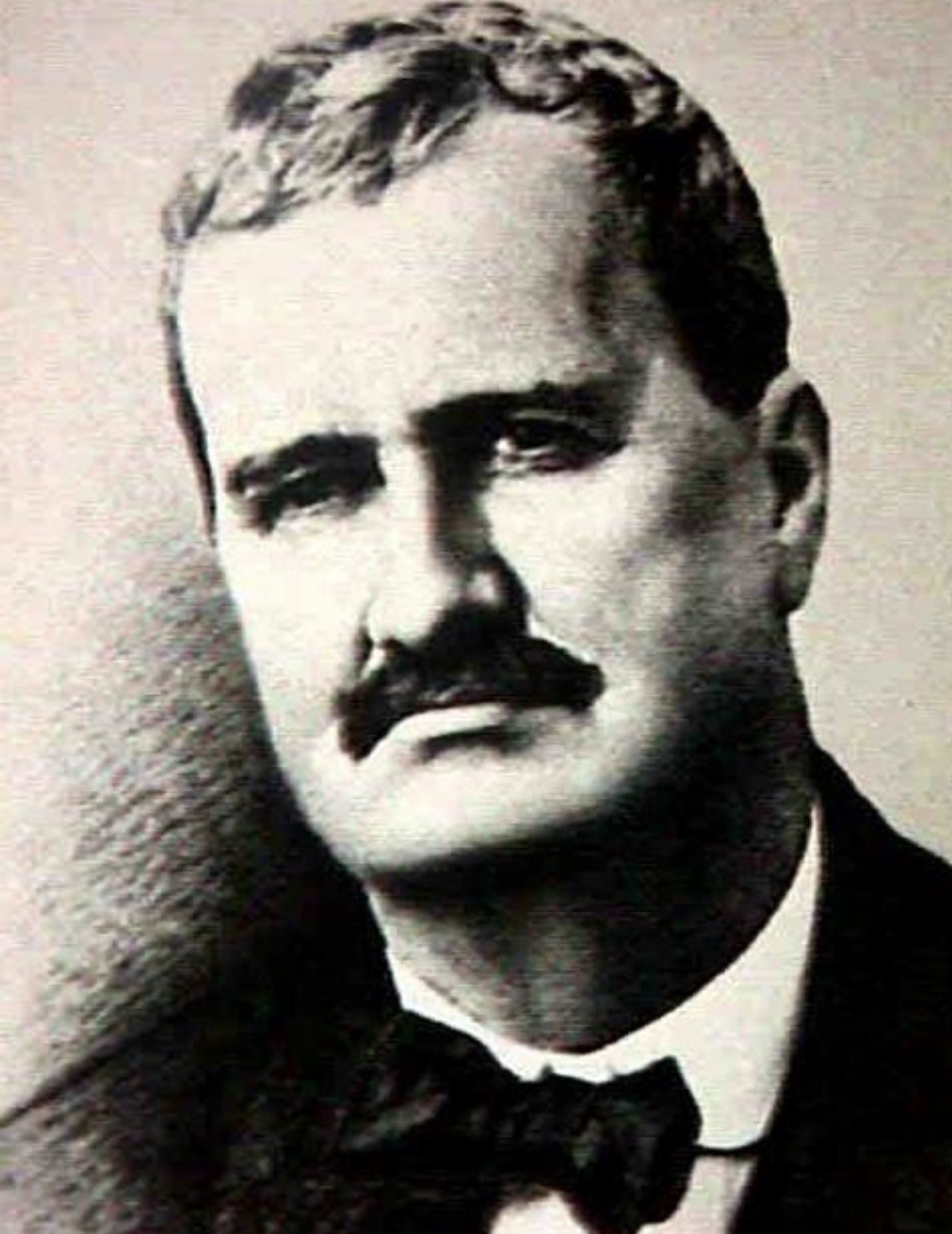 En 1897, el ingeniero caraqueño Ricardo Zuloaga (1867-1932) construyó la estación El Encantado, primera central hidroeléctrica que suministro energía eléctrica a la ciudad de Caracas.